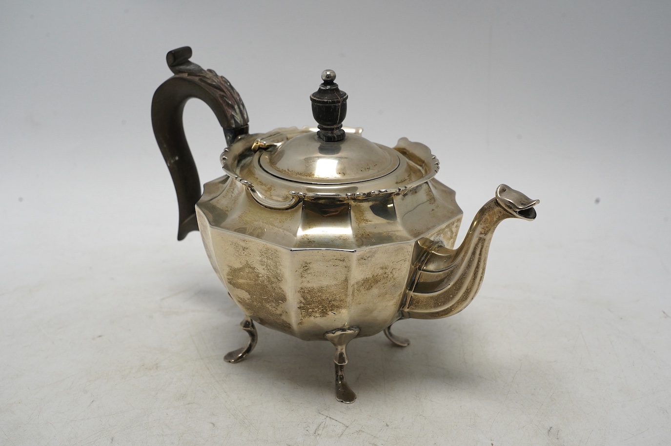 An Edwardian silver bachelor's teapot, Barker Brothers, Birmingham, 1906, gross weight 11.2oz. Condition - fair